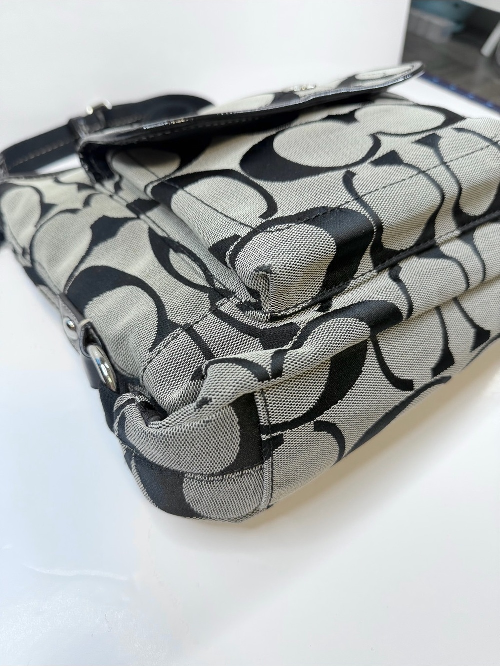 Vintage Coach Signature C Black & Gray Canvas Shoulder Bag Flap Pocket Y2K Purse - Picture 9 of 13